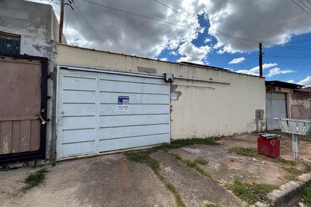 Casa para alugar com 80m², 2 quartos e 2 vagas Casa para alugar com 80m², 2 quartos e 2 vagasFachada