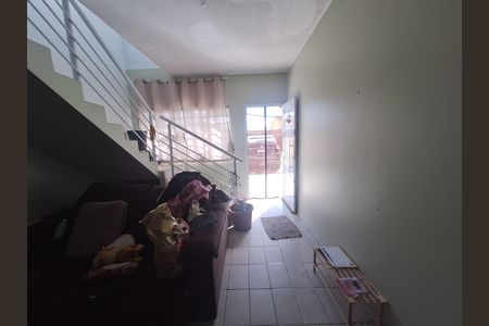 Casa para alugar com 80m², 2 quartos e 5 vagas Casa para alugar com 80m², 2 quartos e 5 vagasSala
