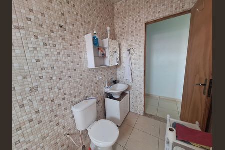 Casa para alugar com 80m², 2 quartos e 5 vagas Casa para alugar com 80m², 2 quartos e 5 vagasBanheiro social