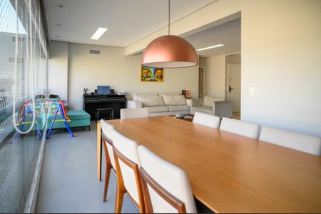 Apartamento à venda com 252m², 3 quartos e 4 vagas Apartamento à venda com 252m², 3 quartos e 4 vagasVaranda