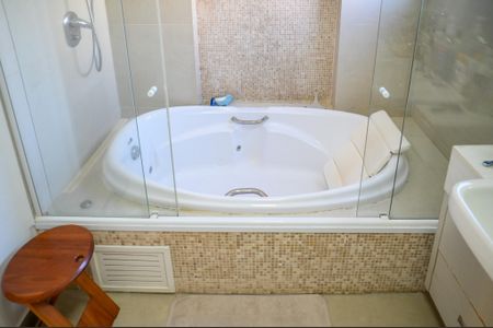 Apartamento à venda com 252m², 3 quartos e 4 vagas Apartamento à venda com 252m², 3 quartos e 4 vagasBanheiro Quarto 1 - Suite