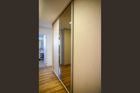 Apartamento à venda com 252m², 3 quartos e 4 vagas Apartamento à venda com 252m², 3 quartos e 4 vagasCloset
