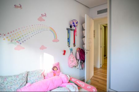 Apartamento à venda com 252m², 3 quartos e 4 vagas Apartamento à venda com 252m², 3 quartos e 4 vagasQuarto 2 - Suite
