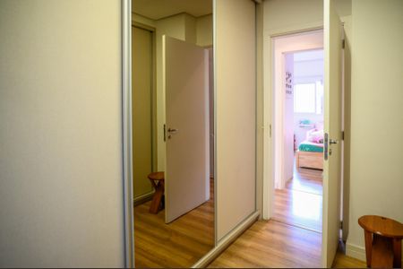 Apartamento à venda com 252m², 3 quartos e 4 vagas Apartamento à venda com 252m², 3 quartos e 4 vagasCloset
