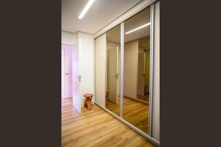Apartamento à venda com 252m², 3 quartos e 4 vagas Apartamento à venda com 252m², 3 quartos e 4 vagasCloset