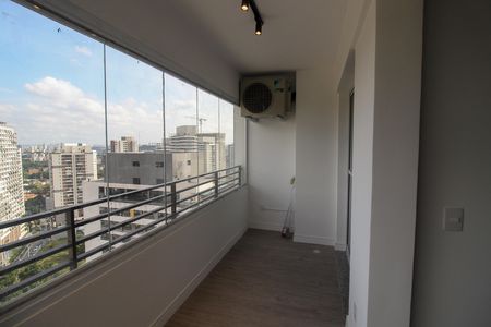 Apartamento para alugar com 332m², 1 quarto e 1 vaga Apartamento para alugar com 332m², 1 quarto e 1 vagaVaranda
