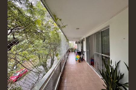 Apartamento à venda com 173m², 3 quartos e 2 vagas Apartamento à venda com 173m², 3 quartos e 2 vagasVaranda