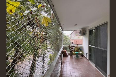 Apartamento à venda com 173m², 3 quartos e 2 vagas Apartamento à venda com 173m², 3 quartos e 2 vagasVaranda