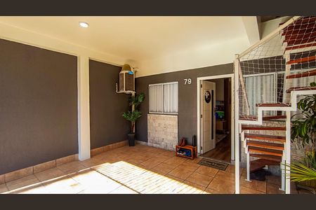 Casa à venda com 80m², 2 quartos e 1 vaga