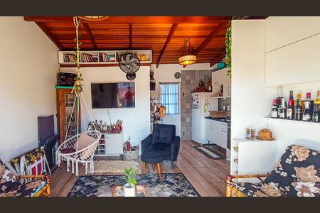 Casa à venda com 80m², 2 quartos e 1 vaga