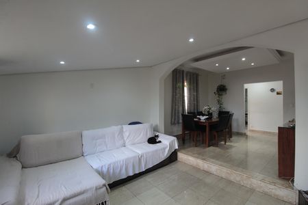 Sala de casa à venda com 3 quartos, 360m² em Copacabana, Belo Horizonte