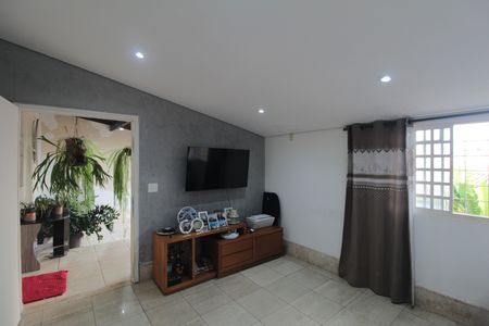 Sala de casa à venda com 3 quartos, 360m² em Copacabana, Belo Horizonte