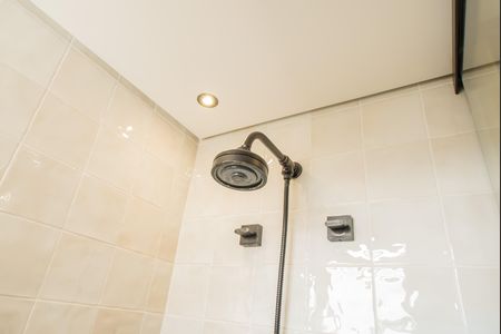 Apartamento à venda com 67m², 2 quartos e 1 vaga Apartamento à venda com 67m², 2 quartos e 1 vagaBanheiro da Suíte