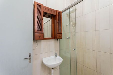 Banheiro de kitnet/studio para alugar com 1 quarto, 24m² em Praça da Bandeira, Rio de Janeiro
