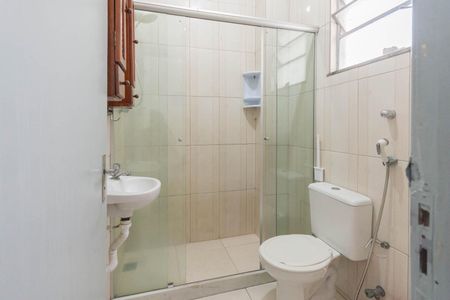 Banheiro de kitnet/studio para alugar com 1 quarto, 24m² em Praça da Bandeira, Rio de Janeiro