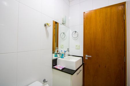 Apartamento à venda com 70m², 2 quartos e 1 vaga Apartamento à venda com 70m², 2 quartos e 1 vagaBanheiro do quarto 1