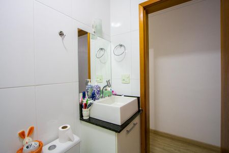 Apartamento à venda com 70m², 2 quartos e 1 vaga Apartamento à venda com 70m², 2 quartos e 1 vagaBanheiro social