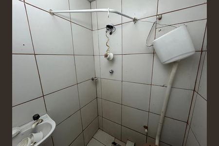 Banheiro de casa para alugar com 1 quarto, 24m² em Vila Valqueire, Rio de Janeiro