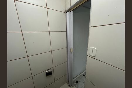 Banheiro de casa para alugar com 1 quarto, 24m² em Vila Valqueire, Rio de Janeiro