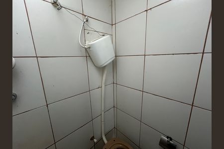 Banheiro de casa para alugar com 1 quarto, 24m² em Vila Valqueire, Rio de Janeiro