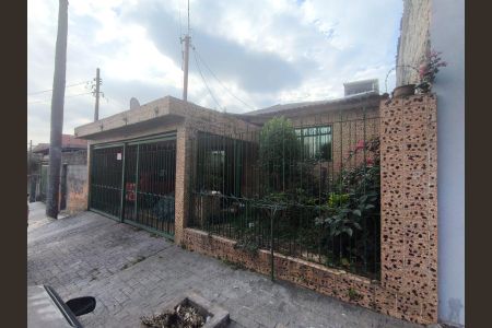 Fachada de casa à venda com 3 quartos, 250m² em Vila Nhocuné, São Paulo