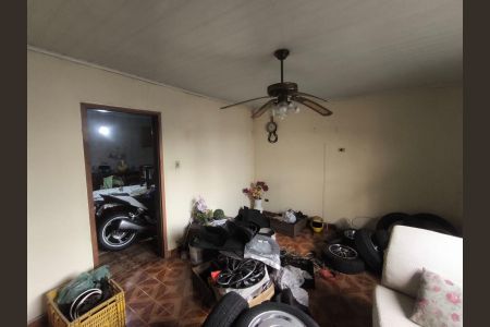Casa à venda com 3 quartos, 250m² em Vila Nhocuné, São Paulo