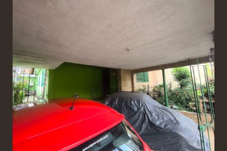 Garagem de casa à venda com 3 quartos, 250m² em Vila Nhocuné, São Paulo