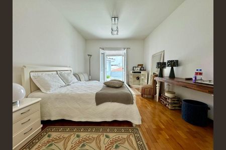 Casa à venda com 3 quartos, 182m² em Vila Elvira, São Paulo