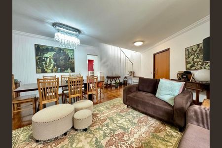 Casa à venda com 3 quartos, 182m² em Vila Elvira, São Paulo