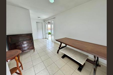 Casa à venda com 3 quartos, 182m² em Vila Elvira, São Paulo