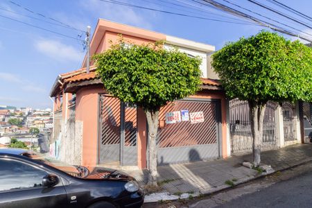 Casa à venda com 101m², 3 quartos e 2 vagas Casa à venda com 101m², 3 quartos e 2 vagasFachada