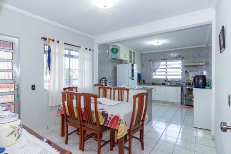 Casa à venda com 101m², 3 quartos e 2 vagas Casa à venda com 101m², 3 quartos e 2 vagasCozinha