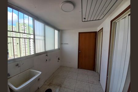 Apartamento à venda com 209m², 3 quartos e 1 vaga Apartamento à venda com 209m², 3 quartos e 1 vagaÁrea de Serviço