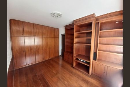 Apartamento à venda com 209m², 3 quartos e 1 vaga Apartamento à venda com 209m², 3 quartos e 1 vagaOffice