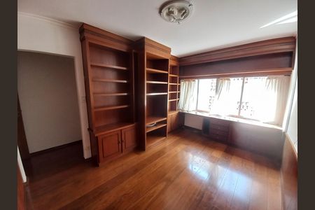 Apartamento à venda com 209m², 3 quartos e 1 vaga Apartamento à venda com 209m², 3 quartos e 1 vagaOffice