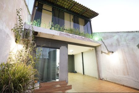 Casa à venda com 3 quartos, 360m² em Jardim Balneario Meia Ponte, Goiânia