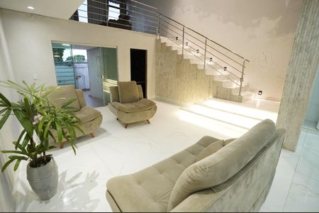 Casa à venda com 3 quartos, 360m² em Jardim Balneario Meia Ponte, Goiânia
