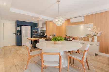 Apartamento à venda com 220m², 3 quartos e 2 vagas Apartamento à venda com 220m², 3 quartos e 2 vagasSala