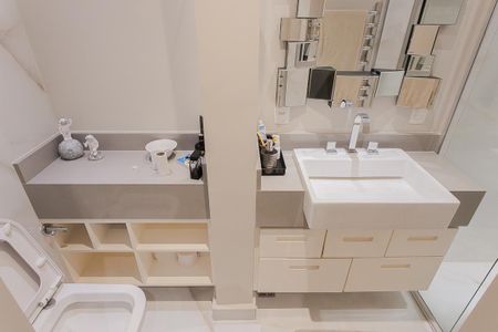 Apartamento à venda com 220m², 3 quartos e 2 vagas Apartamento à venda com 220m², 3 quartos e 2 vagasBanheiro da Suíte 2