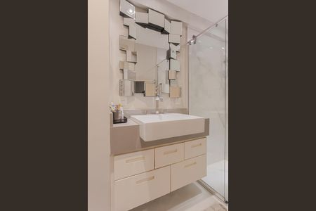 Apartamento à venda com 220m², 3 quartos e 2 vagas Apartamento à venda com 220m², 3 quartos e 2 vagasBanheiro da Suíte 2