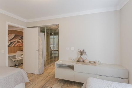 Apartamento à venda com 220m², 3 quartos e 2 vagas Apartamento à venda com 220m², 3 quartos e 2 vagasSuíte 1