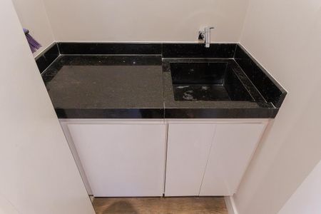 Apartamento à venda com 220m², 3 quartos e 2 vagas Apartamento à venda com 220m², 3 quartos e 2 vagasCozinha e Área de Serviço