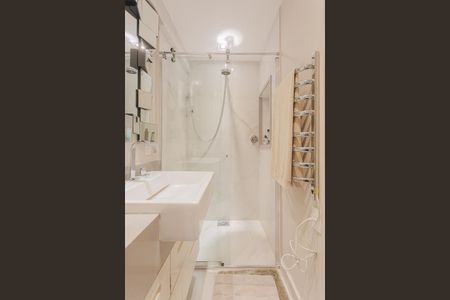 Apartamento à venda com 220m², 3 quartos e 2 vagas Apartamento à venda com 220m², 3 quartos e 2 vagasBanheiro da Suíte 2