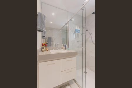 Apartamento à venda com 220m², 3 quartos e 2 vagas Apartamento à venda com 220m², 3 quartos e 2 vagasBanheiro da Suíte 1