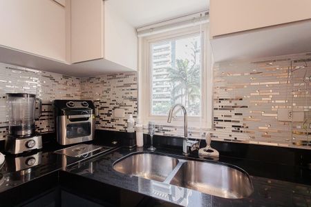 Apartamento à venda com 220m², 3 quartos e 2 vagas Apartamento à venda com 220m², 3 quartos e 2 vagasCozinha e Área de Serviço