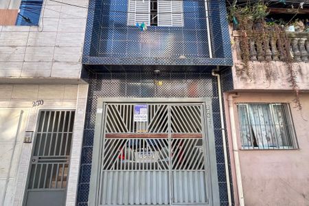 Casa à venda com 42m², 2 quartos e 1 vaga Casa à venda com 42m², 2 quartos e 1 vagaFachada