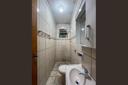 Casa à venda com 42m², 2 quartos e 1 vaga Casa à venda com 42m², 2 quartos e 1 vagaBanheiro