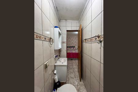 Casa à venda com 42m², 2 quartos e 1 vaga Casa à venda com 42m², 2 quartos e 1 vagaBanheiro