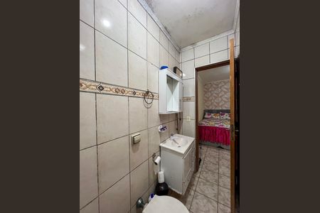 Casa à venda com 42m², 2 quartos e 1 vaga Casa à venda com 42m², 2 quartos e 1 vagaBanheiro