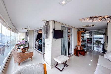Apartamento à venda com 238m², 4 quartos e 4 vagasVaranda